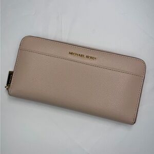 Michael Kors Zip-Around Wallet Light Pink